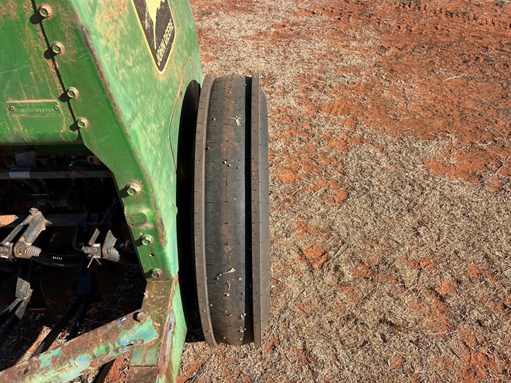 john-deere-8300-image-9