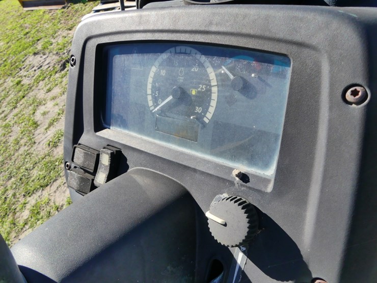 john-deere-3038e-image-12