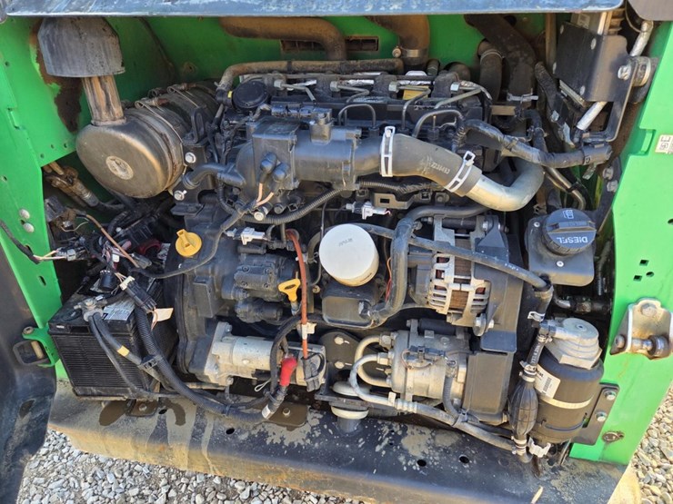 2018-bobcat-t740-image-28