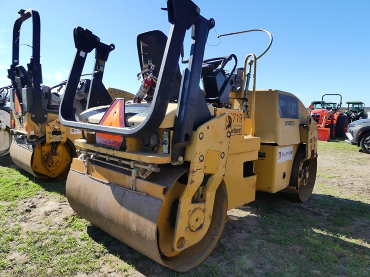 2011-caterpillar-cb34-image-3