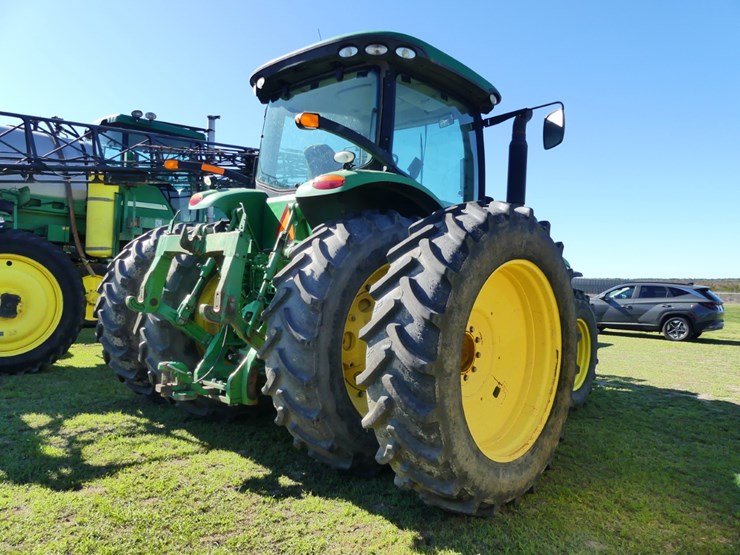 2012-john-deere-8235r-image-3