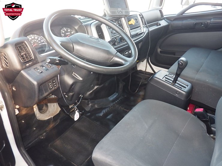 2020-hino-268a-image-10