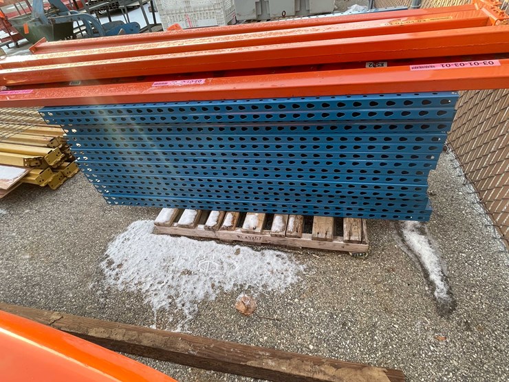 #4072-•-(8)-pallet-rack-uprights-and-(8)-beams-(09)-image-5