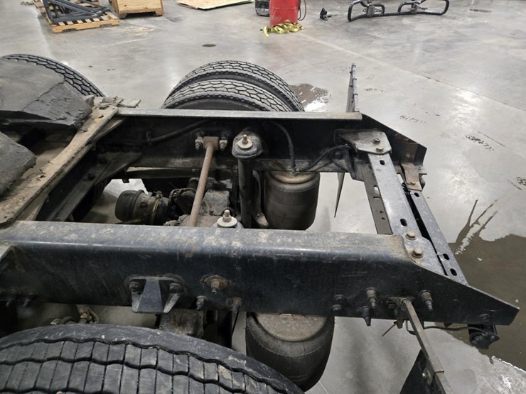 2015-kenworth-t680-image-24