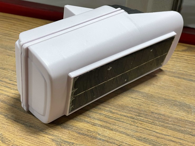 #2073-•-solar-sensor-light-with-remote-(t2)-image-4