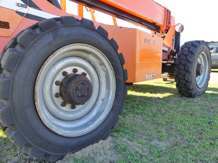 2015-jlg-8042-image-5