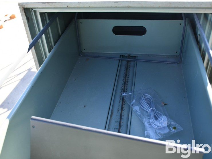 metal-filing-cabinet-image-9