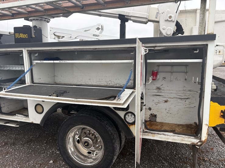 2012-ford-f550-xl-image-14