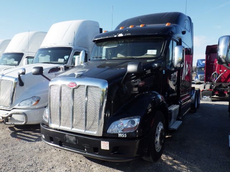 2017-peterbilt-587-image-1
