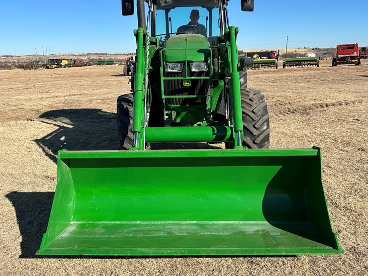 john-deere-6105e-image-25