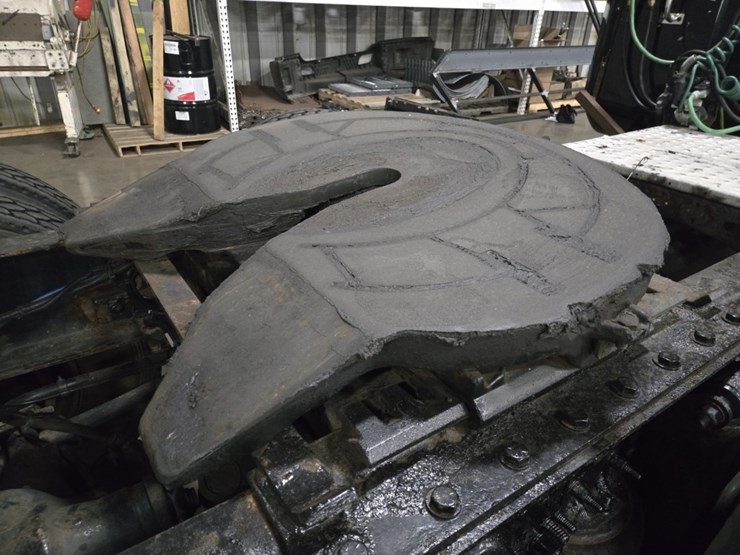 #2295-•-2016-freightliner-cascadia-day-cab-truck-tractor-image-35