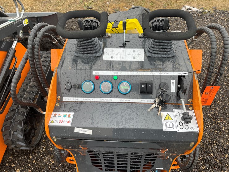 #1313-•-unused,-landhonor-mini-skidsteer-loader-image-7