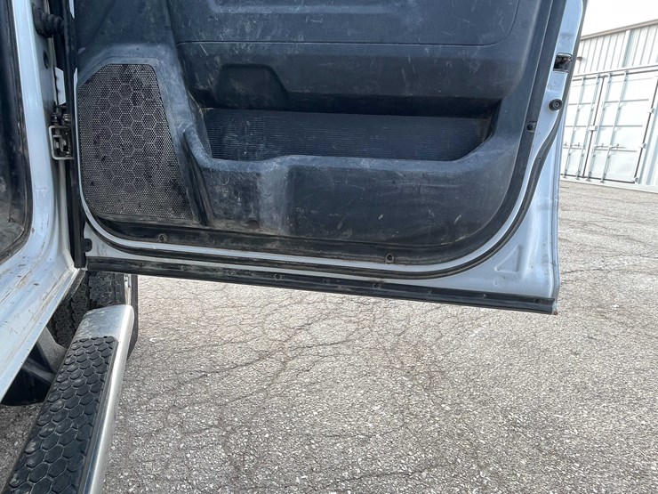 2016-ram-2500-tradesman-image-59