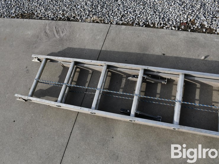 werner-d-1232-2-32'-ladder-image-9