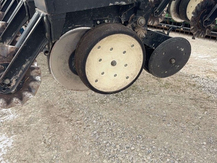 2008-kinze-3600-image-17