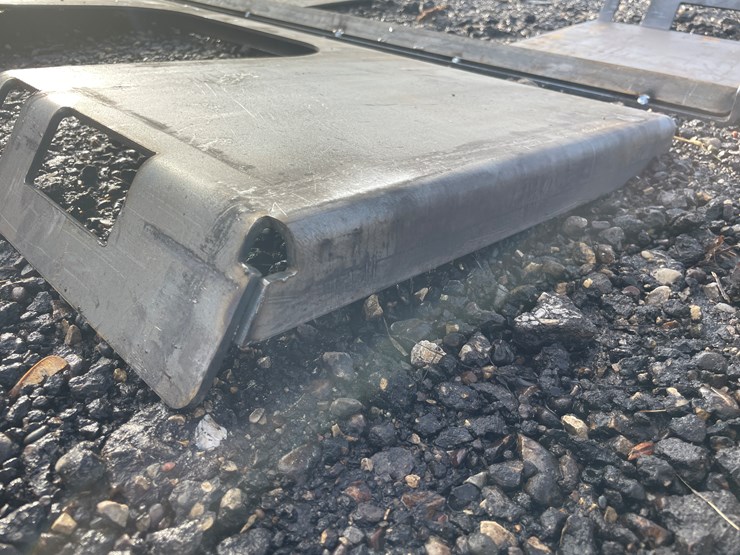 #1185-•-unused,-skidsteer-open-center-weldable-quick-attach-plate-image-3