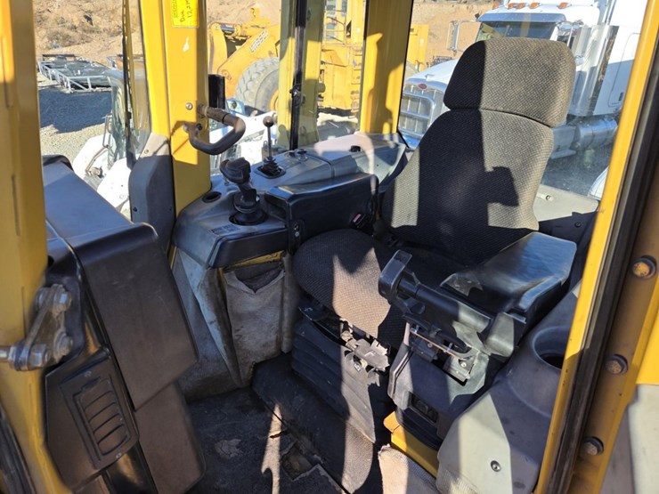 2007-caterpillar-d5n-lgp-image-46