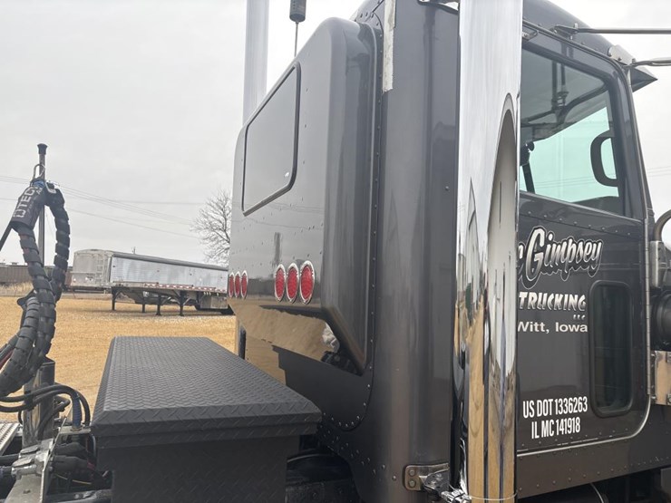 2006-peterbilt-379-image-15