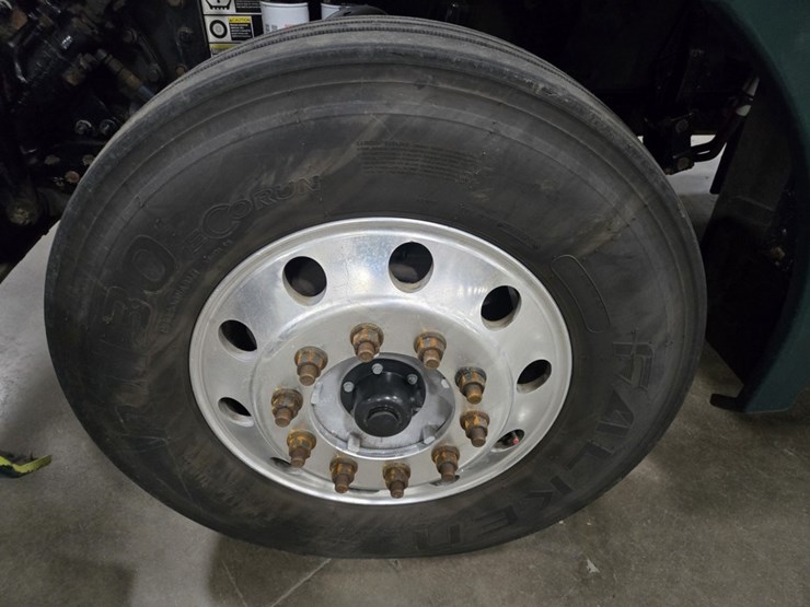 2017-kenworth-t680-image-73