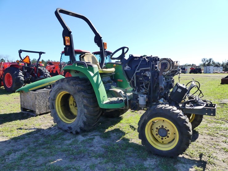 john-deere-3038e-image-2