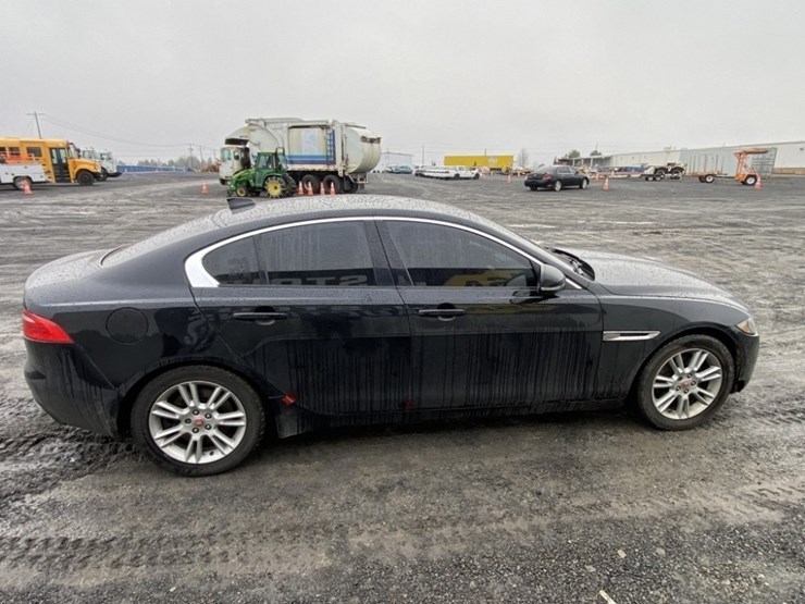 2017-jaguar-xe-25t-sedan-image-6