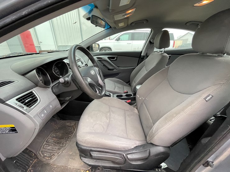 #1048-•-2015-hyundai-elantra-sedan-(has-wi-title)-image-8