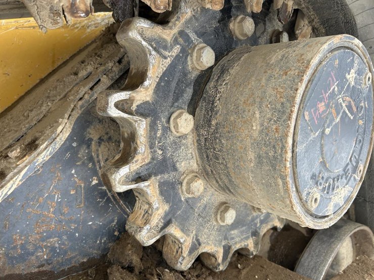 2019-deere-331g-image-70