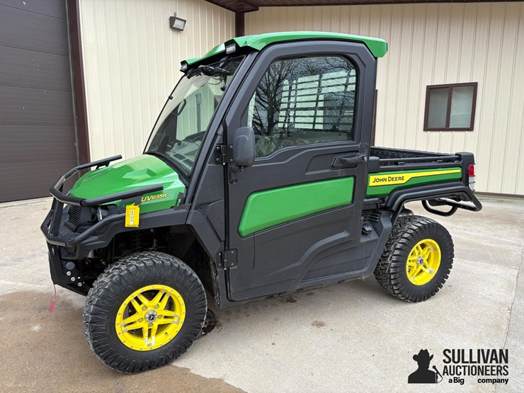 2023-john-deere-gator-image-1