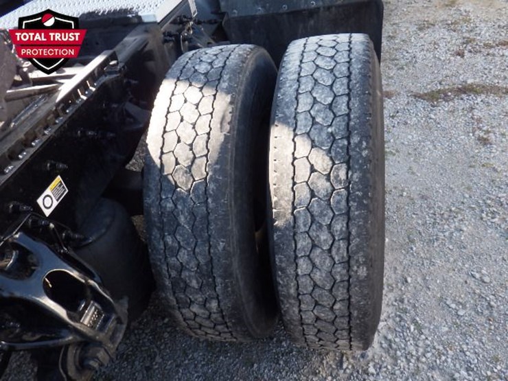 2023-peterbilt-579-image-7