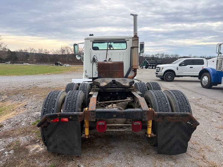 1995-international-8200-image-5
