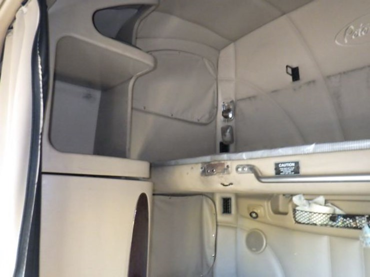 2017-peterbilt-587-image-24