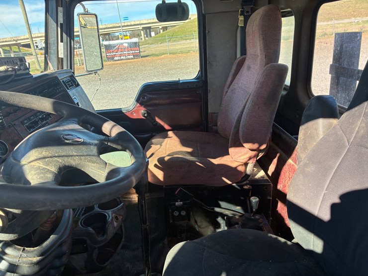 2005-kenworth-t800-image-11