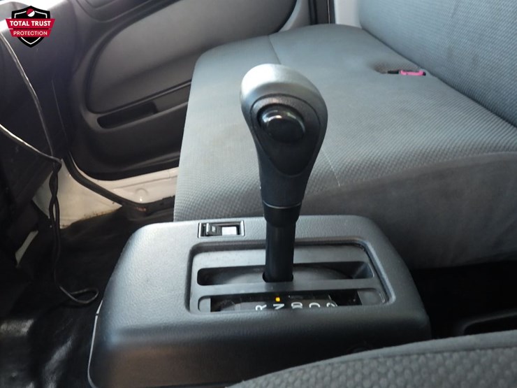 2020-hino-268a-image-12