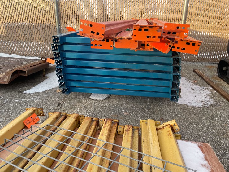 #4072-•-(8)-pallet-rack-uprights-and-(8)-beams-(09)-image-8