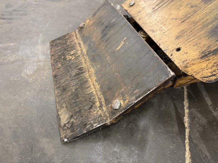 #3280-•-ase-hydraulic-tractor-with-roof-remover-attachment-image-19