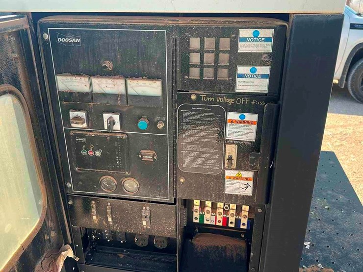 2011-doosan-g25kw-generator-image-2