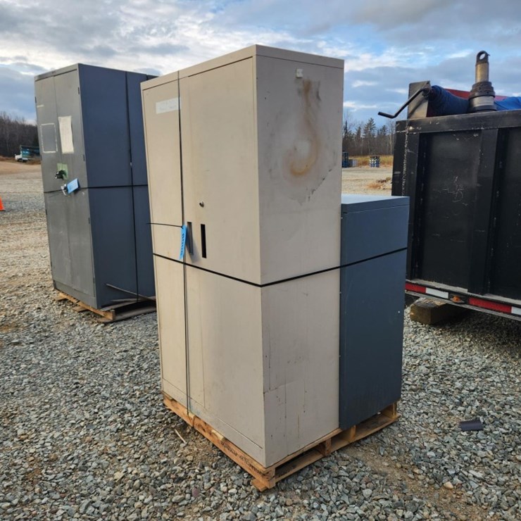 #6043 • (2) Cabinets