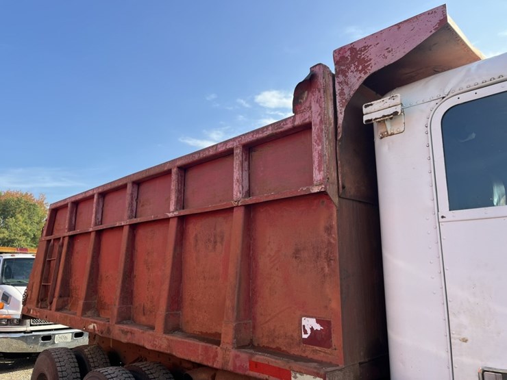 #2201-•-1988-freightliner-mb80-tandem-axle-dump-truck-image-23