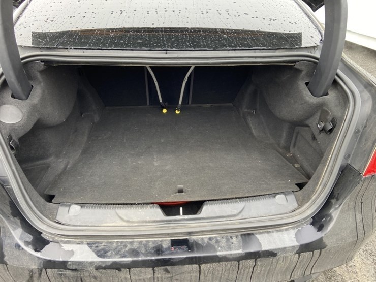 2017-jaguar-xe-25t-sedan-image-35