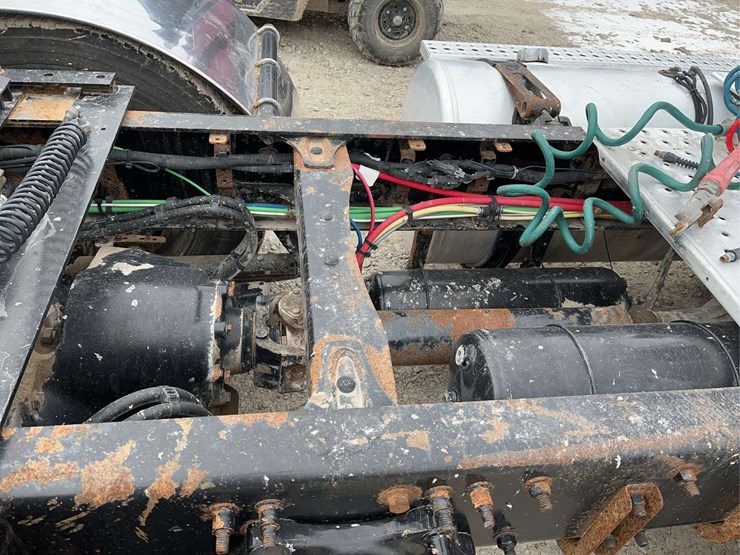 2014-freightliner-cascadia-125-image-10