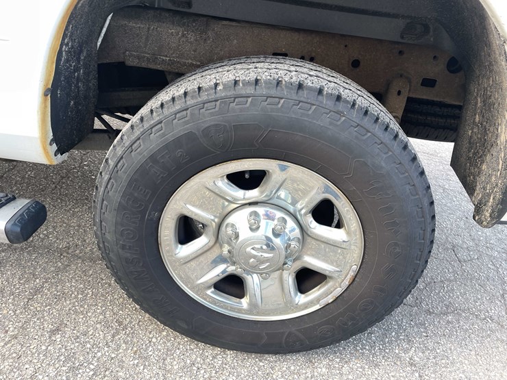 2016-ram-2500-tradesman-image-14