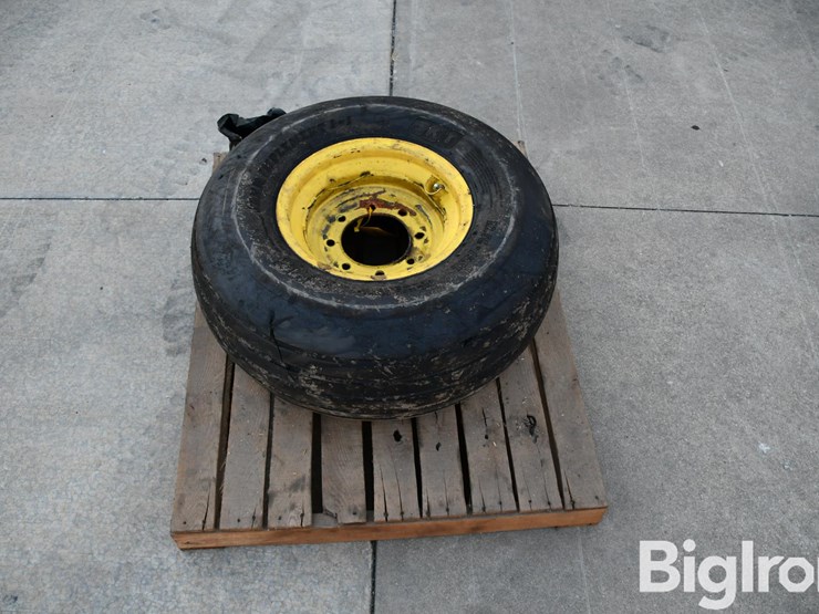 farm-implement-12.5l-15sl-tire-on-8-bolt-rim-image-4