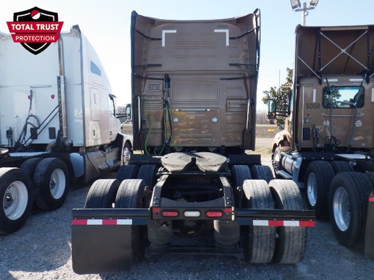 2023-volvo-vnl-760-image-11