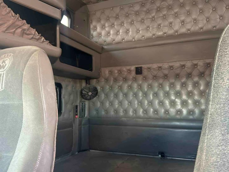 2006-kenworth-w900-image-11