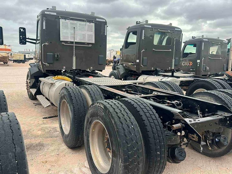 2019-kenworth-t880-image-4