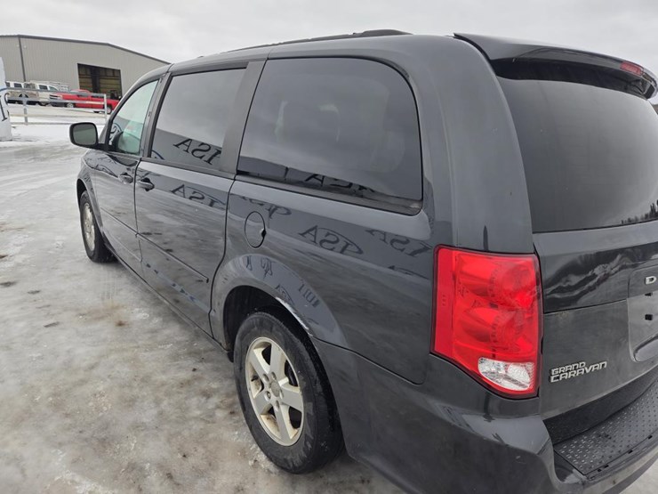 2012-dodge-grand-caravan-image-19