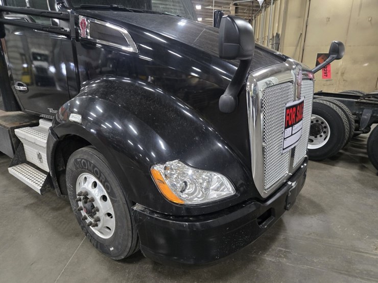 2015-kenworth-t680-image-10