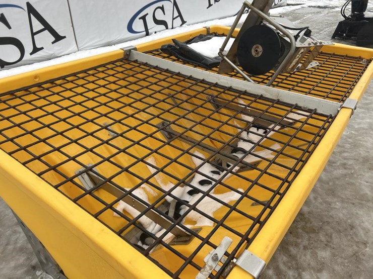 #5004-•-snowex-tailgate-hopper-salt/sand-spreader-image-9