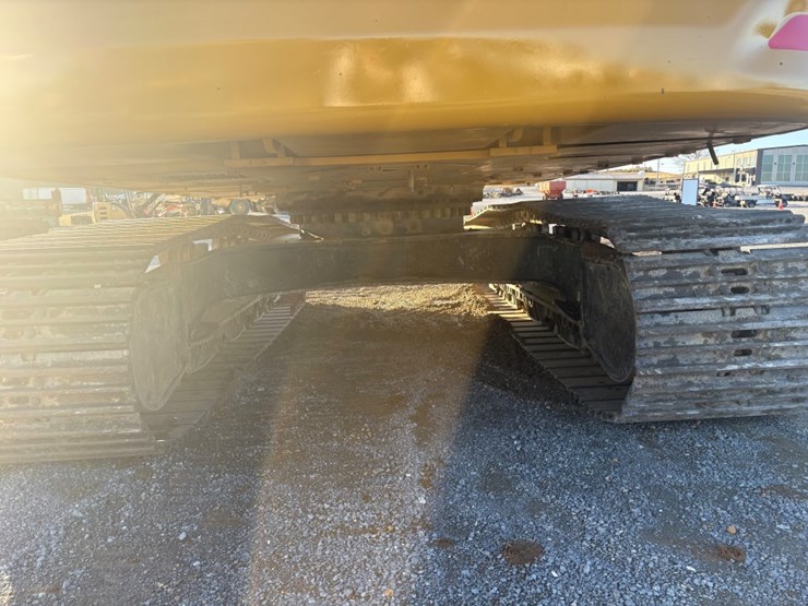 2021-caterpillar-330-image-38