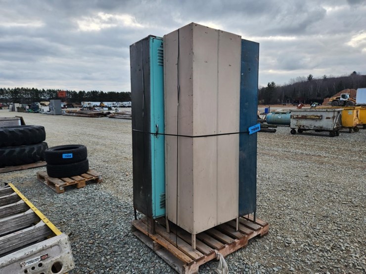 #6037-•-cabinet-and-(2)-lockers-image-3